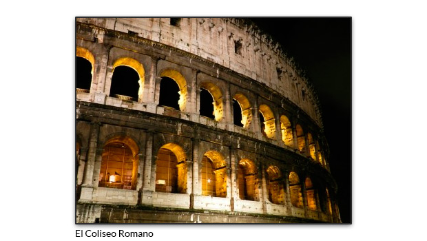 El Coliseo Romano de noche