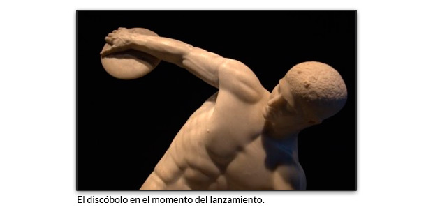 El discóbolo en el momento del lanzamiento.