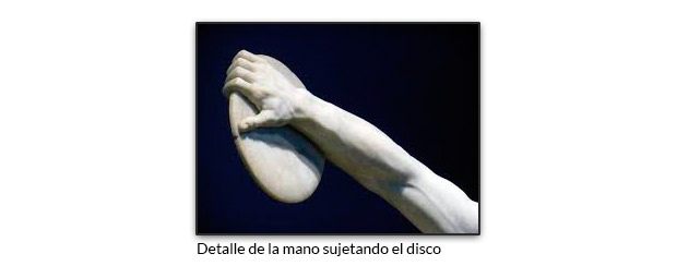 Detalle de la mano sujetando el disco
